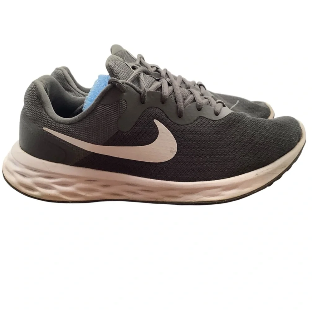 Nike Men's Gray Athletic‎ Shoes size 10.5